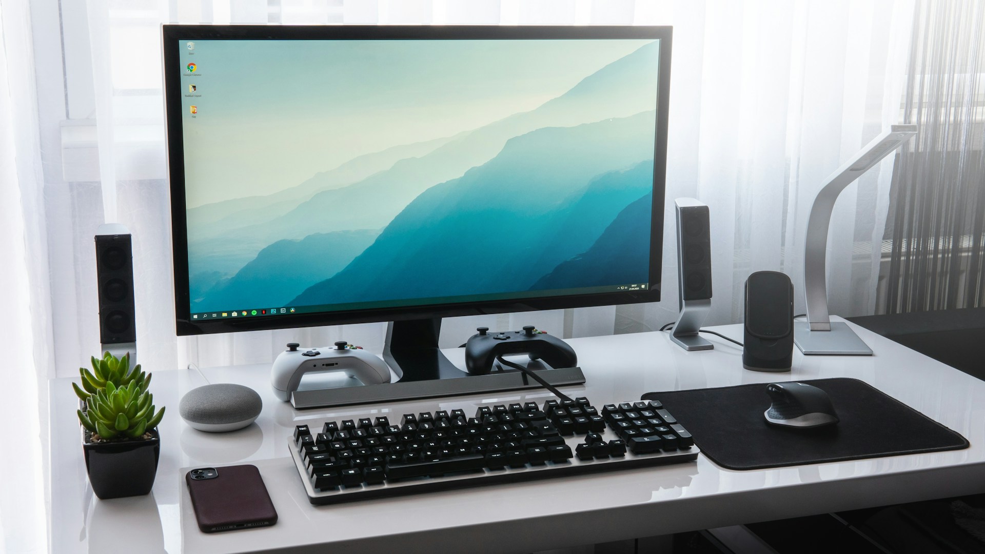 Persona compartiendo archivos entre dispositivos con Windows